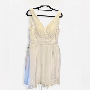 Elegant White Sleeveless Dress